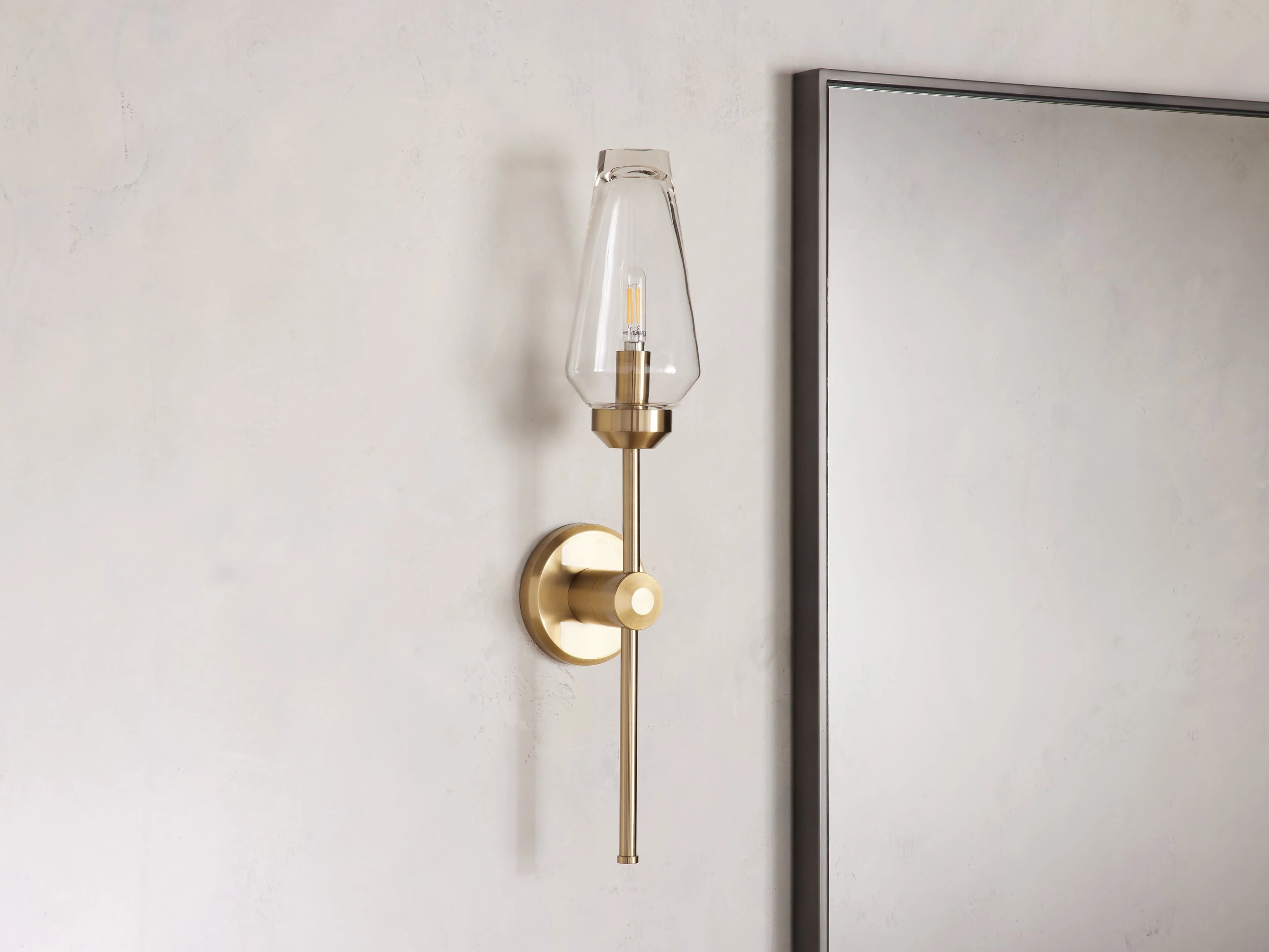 Arrow Minimal Focal Wall Light - Image 4